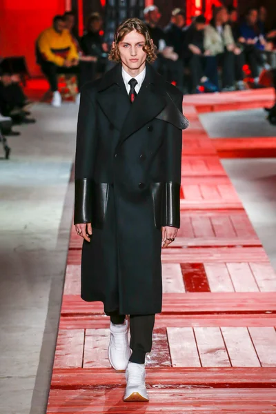 Look 11